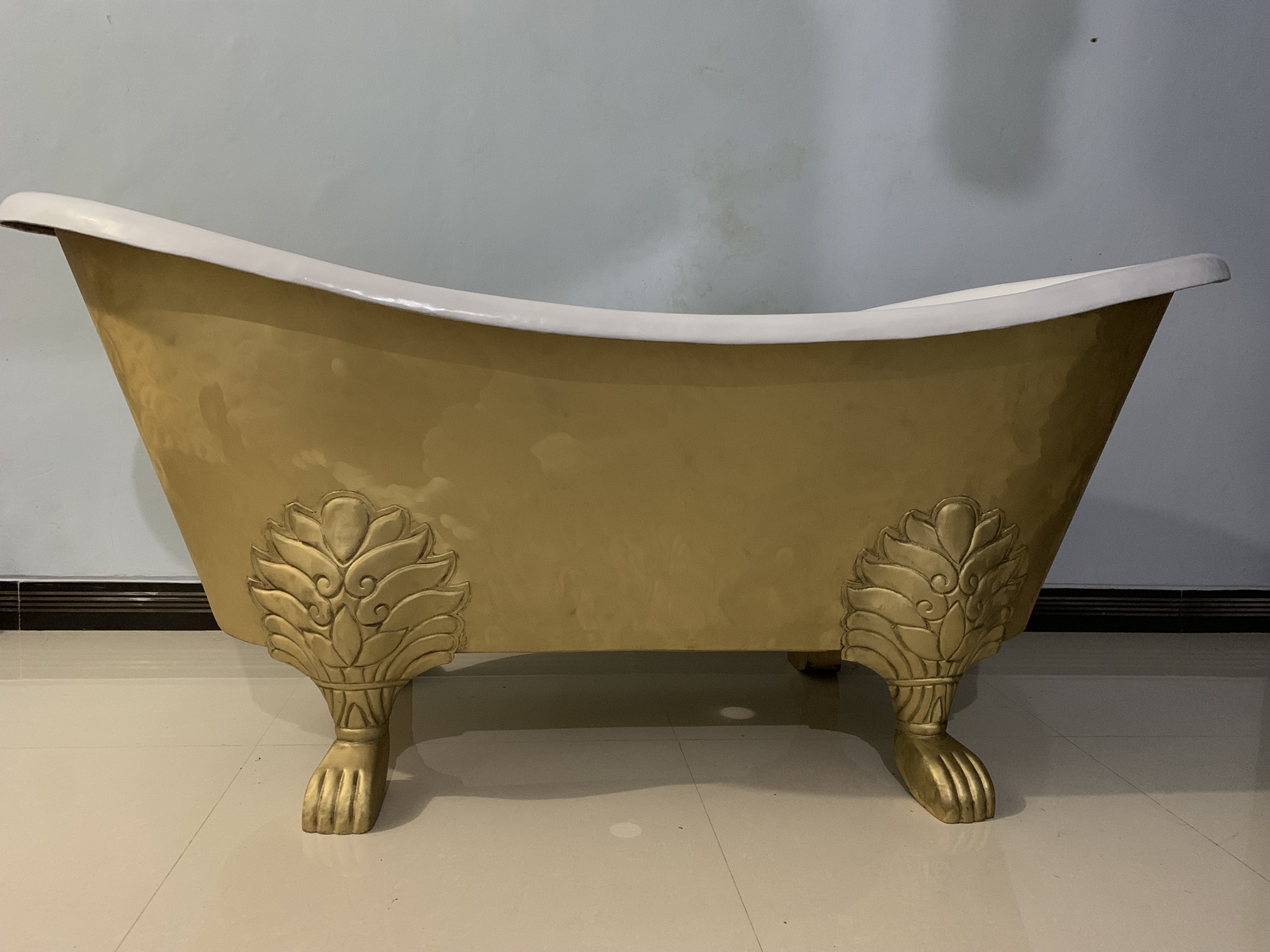 Bathtub Kuningan - PoejaGallery