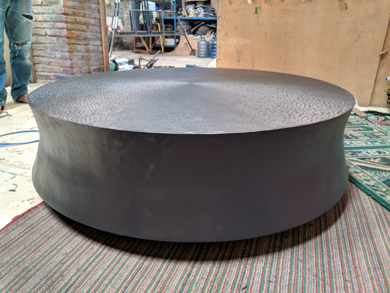 Coffetable Tembaga - Meja kopi tembaga, nuansa hangat elegan.