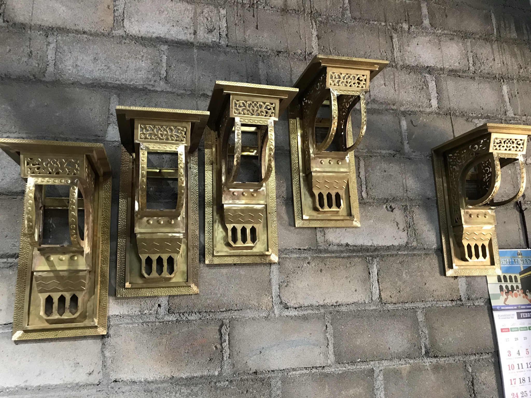 Lampu Dinding Kuningan - Lampu dinding berbahan kuningan, klasik.