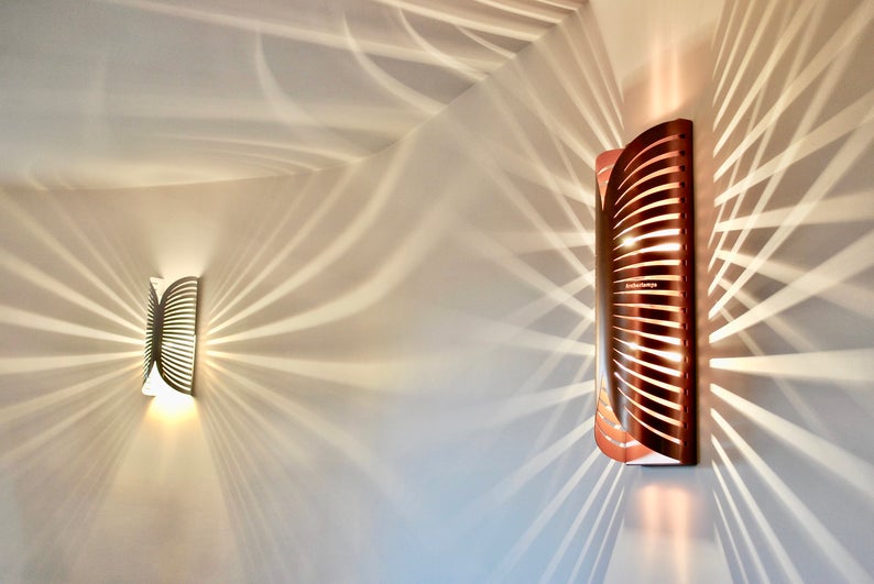 Lampu Dinding Tembaga - Wall lamp tembaga dengan sentuhan artistik.