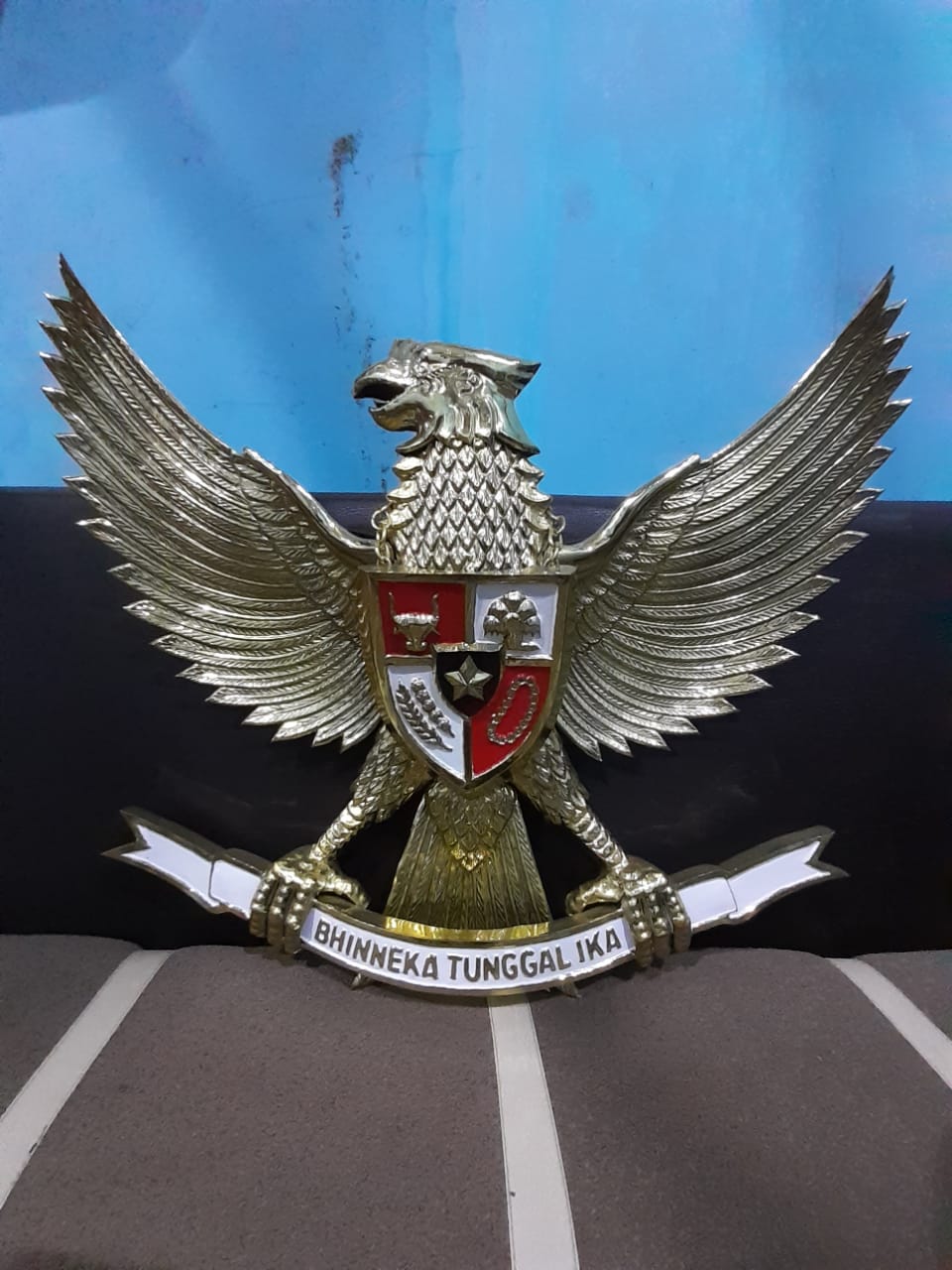 Lampu Garuda - Lampu dinding motif Garuda, eksklusif.