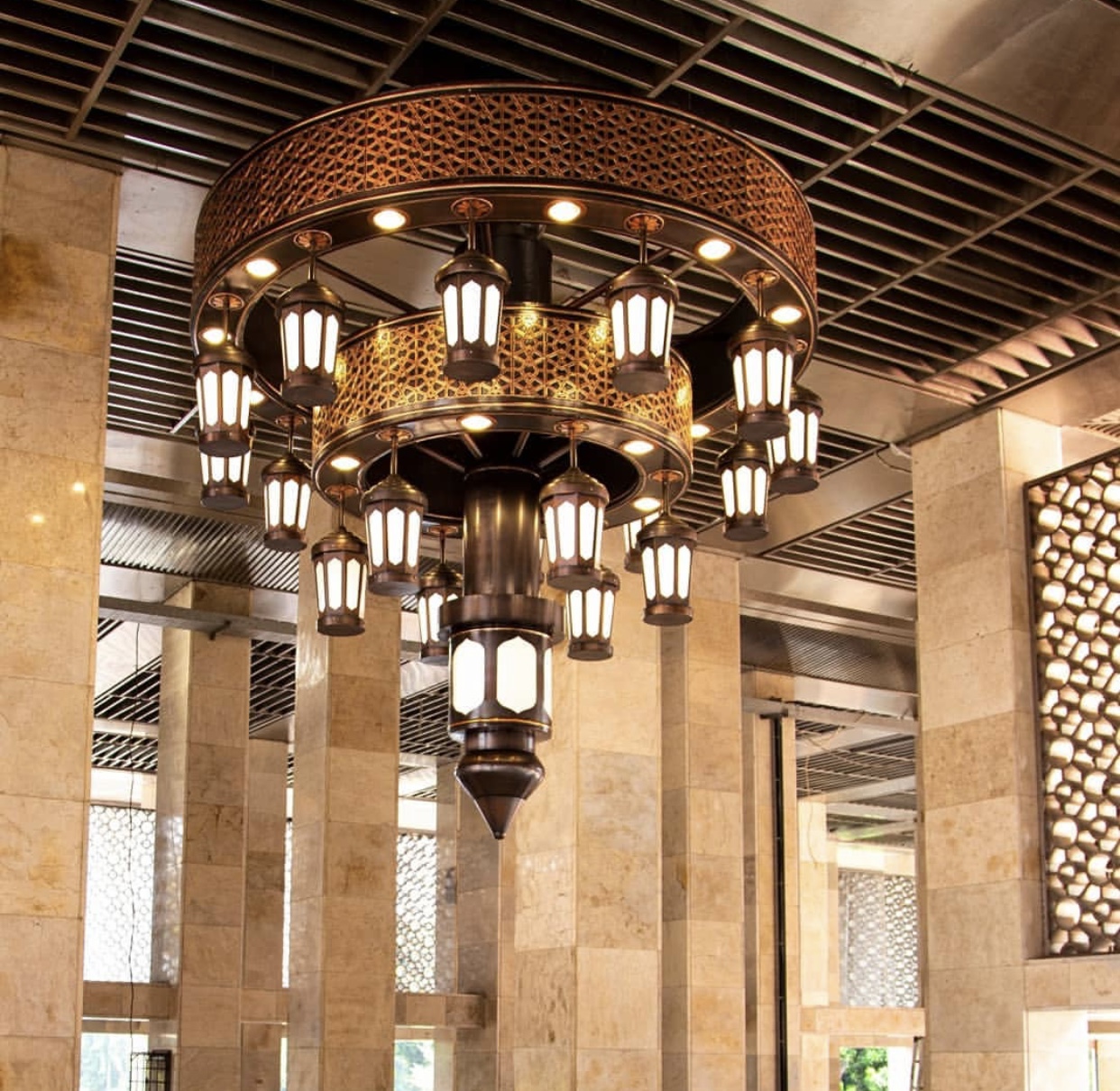 Lampu Tembaga Masjid - Lampu tembaga khusus area masjid.