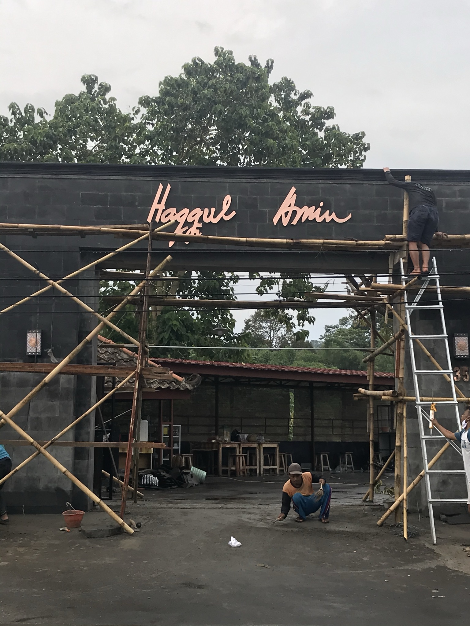 Letter Tembaga - Huruf timbul tembaga, kesan premium.