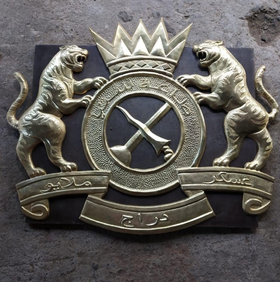 Logo Instansi - Emblem instansi berbahan kuningan.