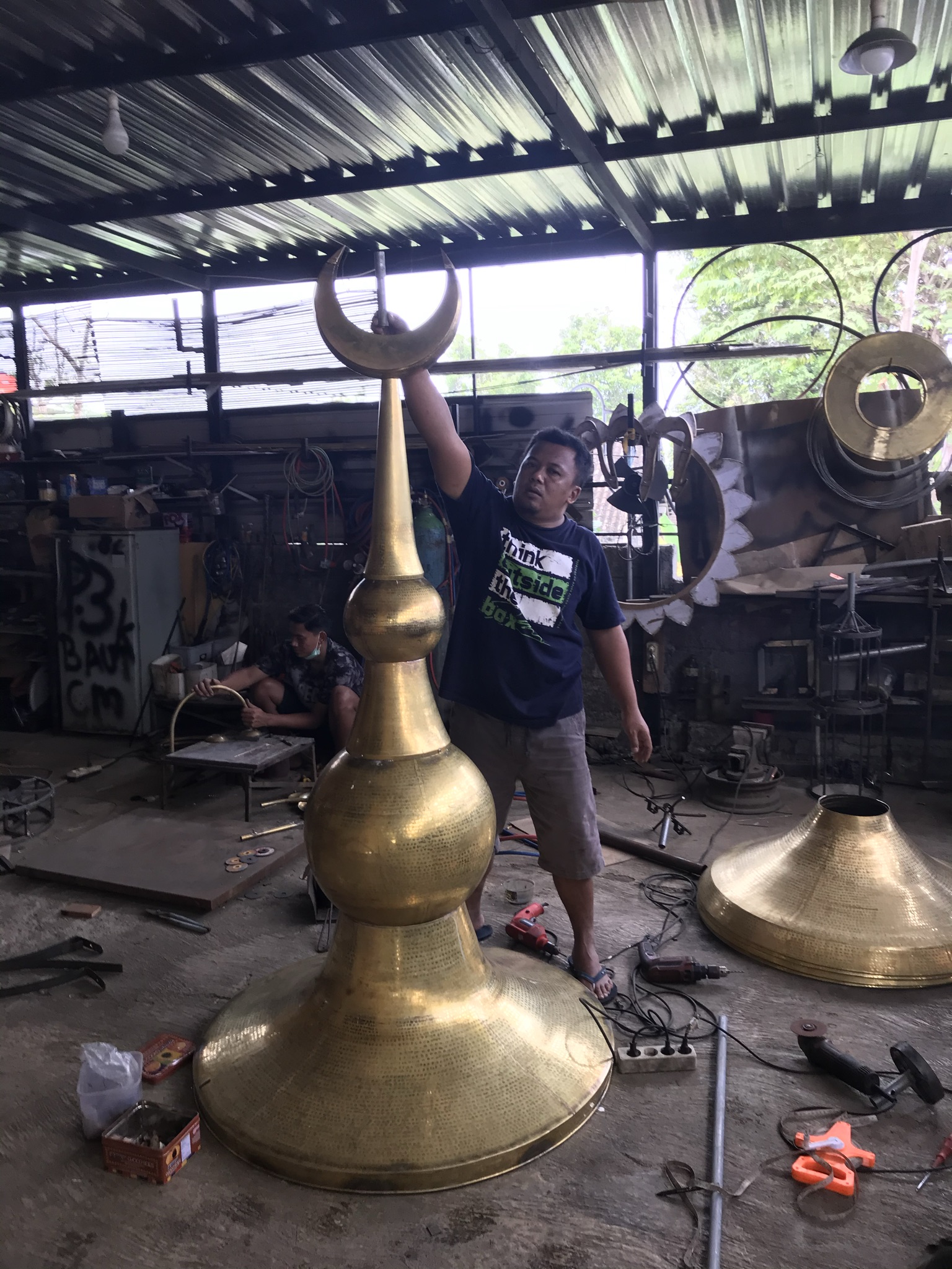 Makara Tembaga - Makara tembaga ukiran tradisional.