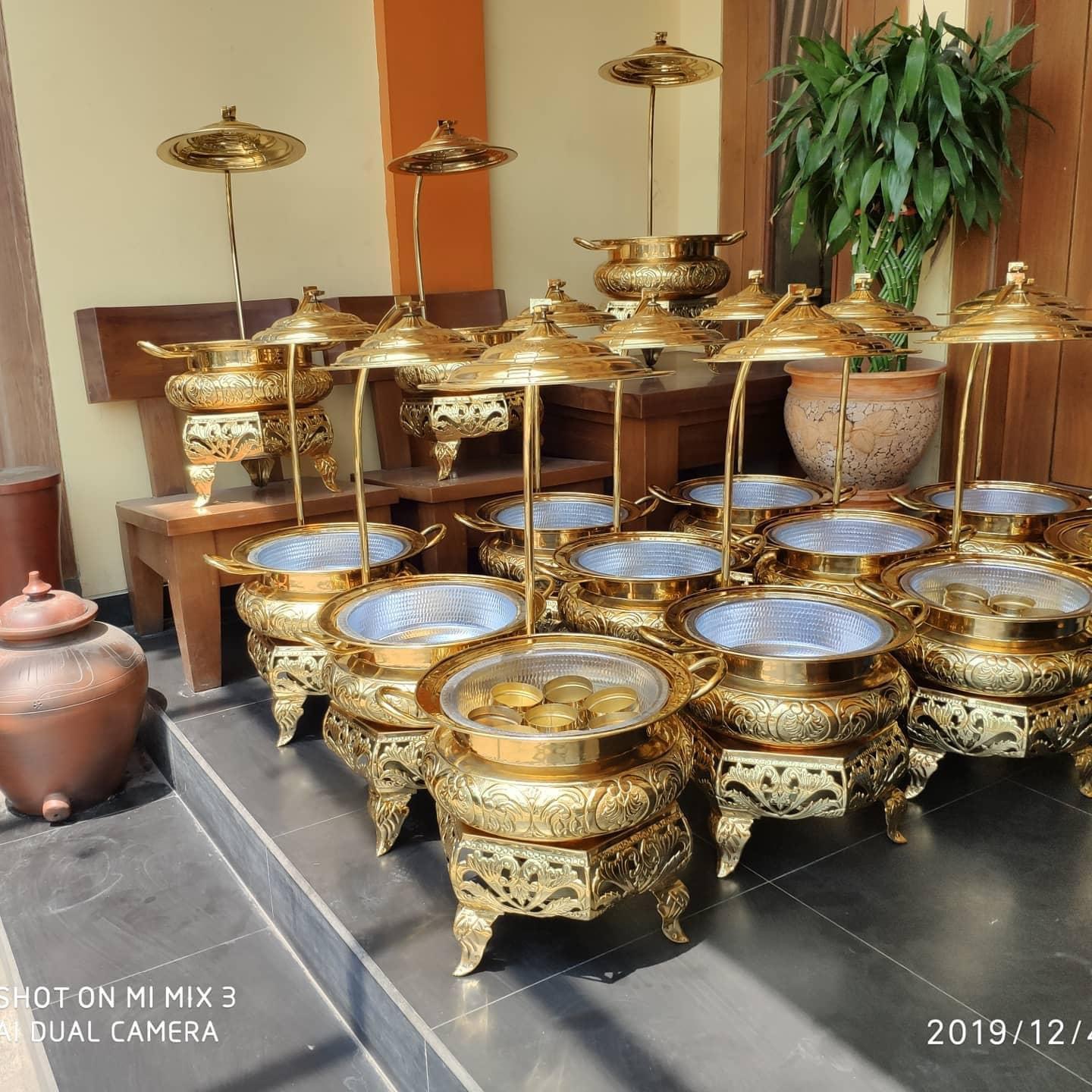 Prasmanan Kuningan - Perangkat saji kuningan elegan.