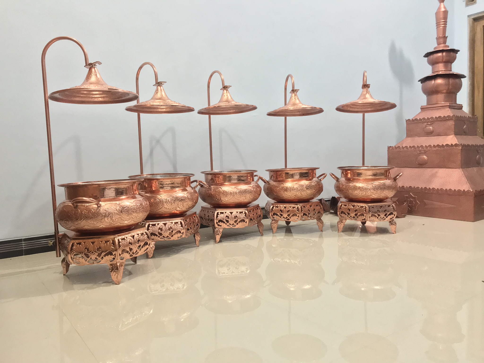 Prasmanan Tembaga - Saji prasmanan tembaga, tampilan mewah.